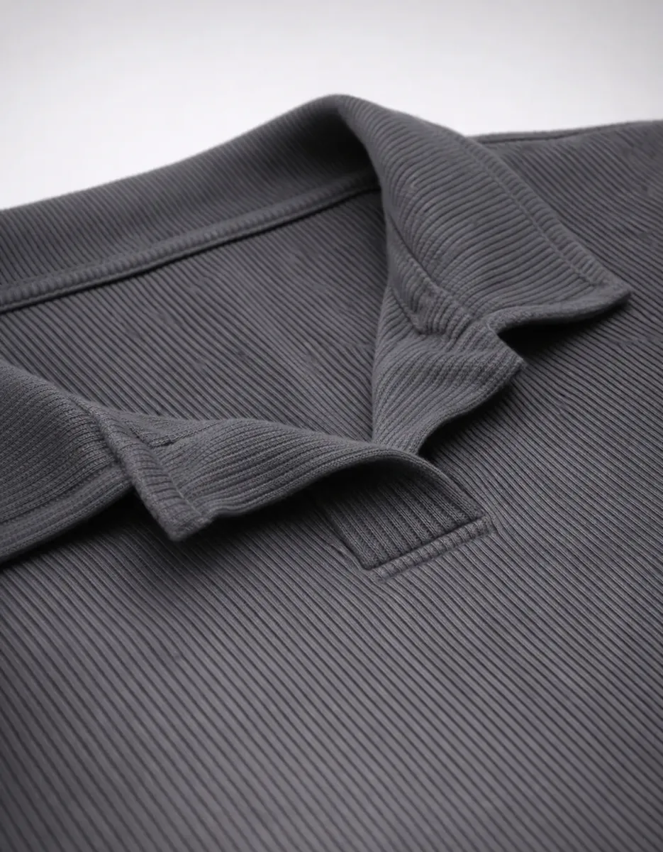 Camiseta polo masculina em promoção